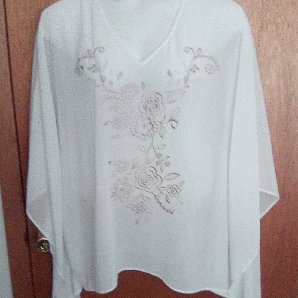Ariat White Flutter Sleeve Blouse with Relaxed Fit